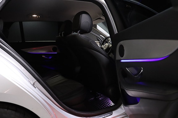 Mercedes-Benz E220 13 of 28