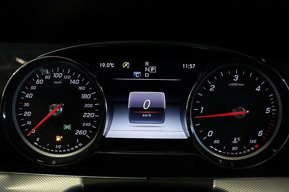 Mercedes-Benz E220 22 of 28