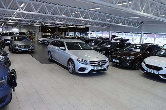 Mercedes-Benz E220 3 of 28