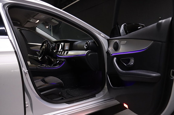 Mercedes-Benz E220 14 of 28