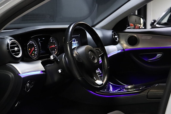 Mercedes-Benz E220 11 of 28