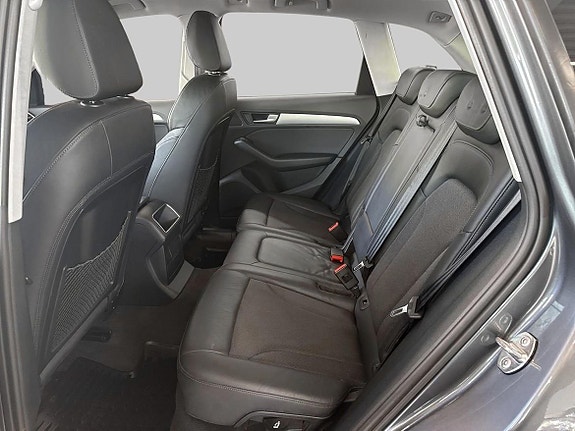 Audi Q5 10 of 18