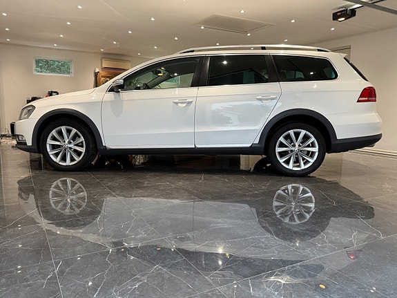 Volkswagen Passat Alltrack 3 of 12