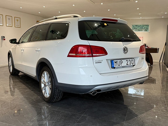 Volkswagen Passat Alltrack 4 of 12