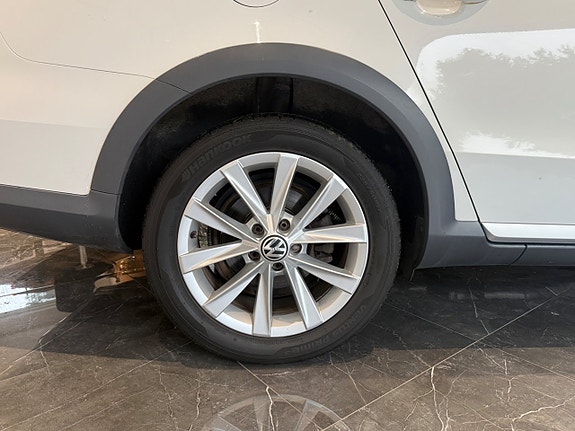 Volkswagen Passat Alltrack 5 of 12
