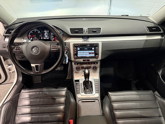 Volkswagen Passat Alltrack 9 of 12