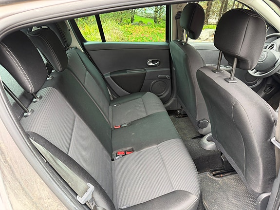 Renault Clio 7 of 9