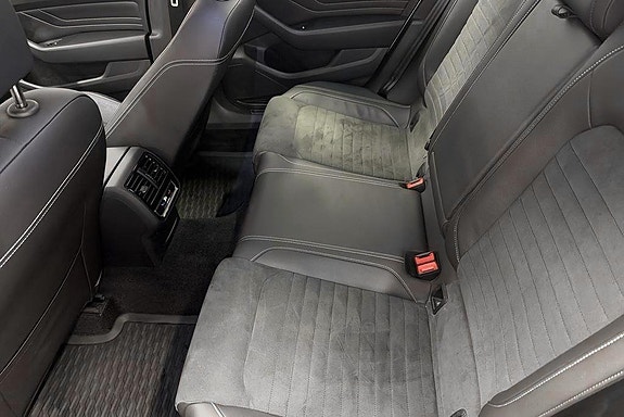 Volkswagen Passat 9 of 18