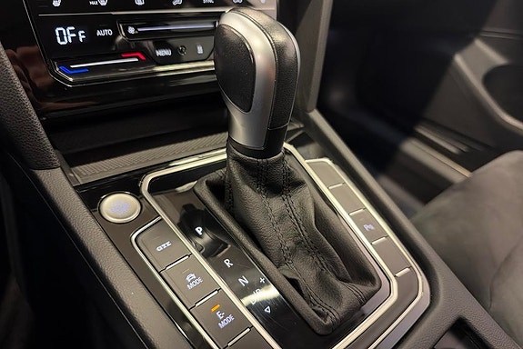 Volkswagen Passat 12 of 18