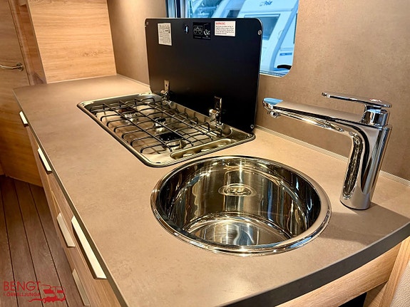 Knaus SÜDWIND BLACK SELECTION 580 UF 16 of 21