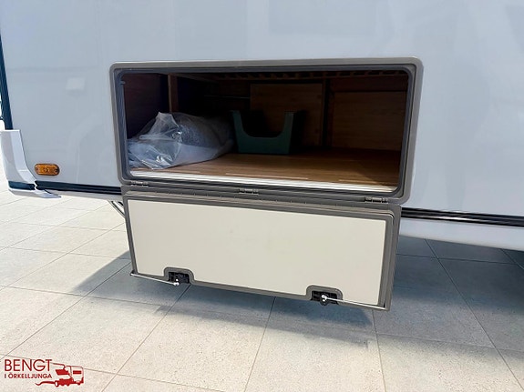 Knaus SÜDWIND BLACK SELECTION 580 UF 3 of 21