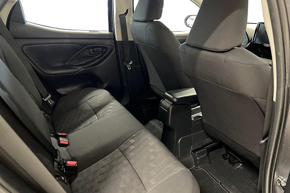 Toyota Yaris 7 of 18