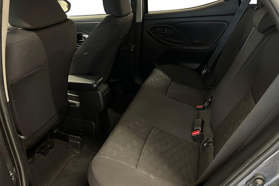 Toyota Yaris 11 of 18