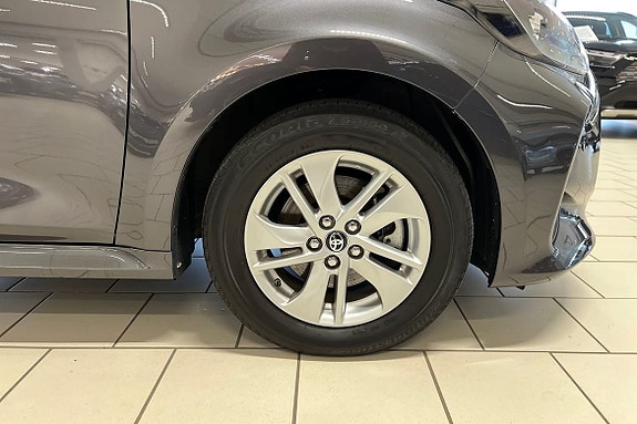 Toyota Yaris 15 of 18
