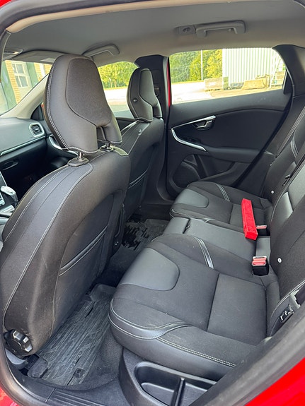 Volvo V40 8 of 9