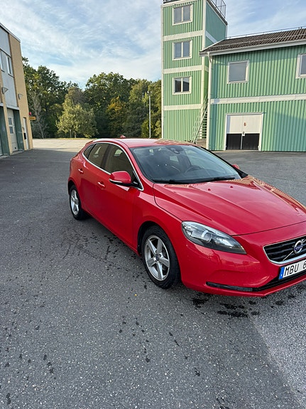 Volvo V40 3 of 9