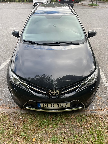 Toyota Auris 2 of 10