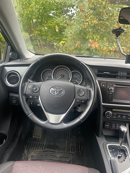Toyota Auris 7 of 10