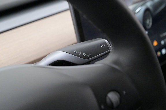 Tesla Model Y 8 of 27