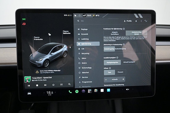 Tesla Model Y 16 of 27