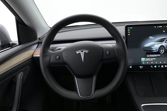 Tesla Model Y 7 of 27