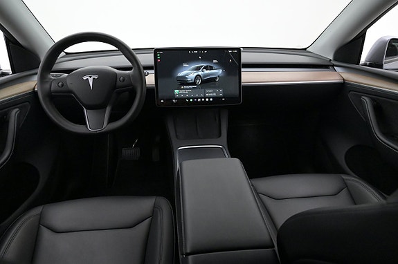 Tesla Model Y 6 of 27