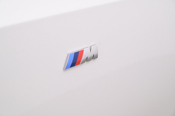 BMW 330e 24 of 27