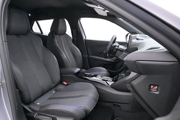Peugeot e-2008 13 of 27