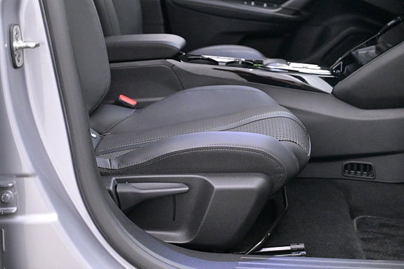 Peugeot e-2008 14 of 27