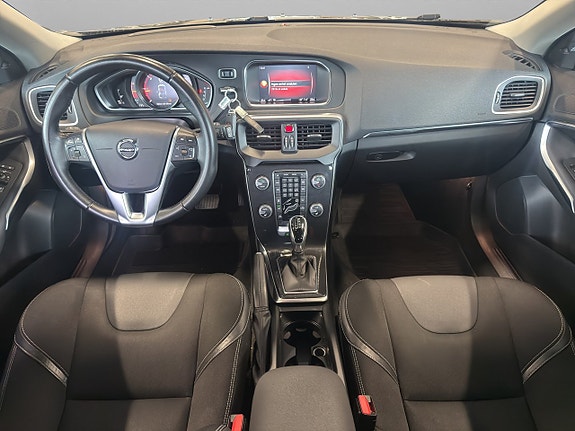 Volvo V40 12 of 23