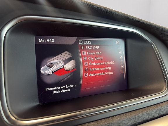 Volvo V40 16 of 23