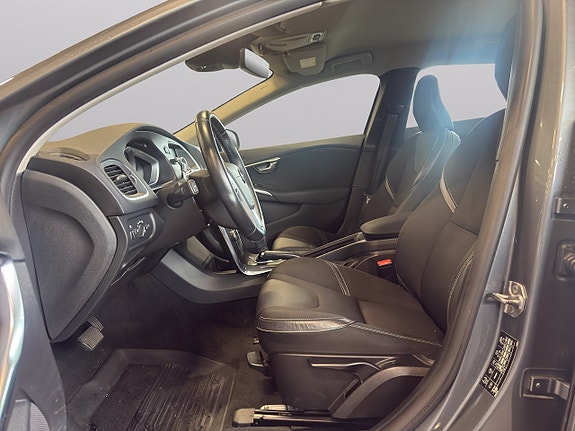 Volvo V40 11 of 23
