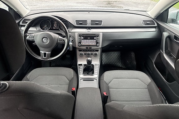 Volkswagen Passat 14 of 17