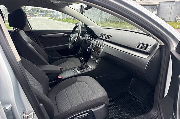 Volkswagen Passat 16 of 17
