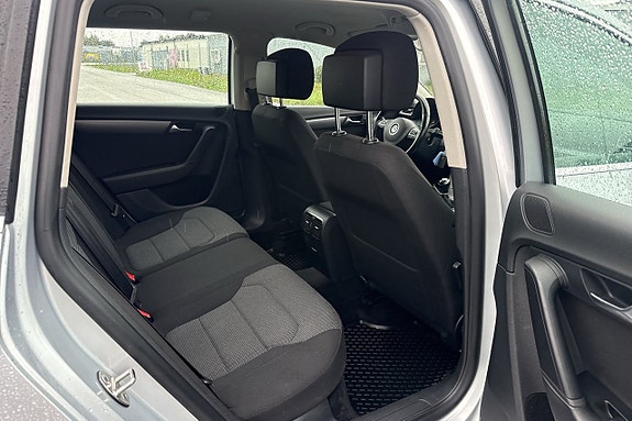 Volkswagen Passat 15 of 17