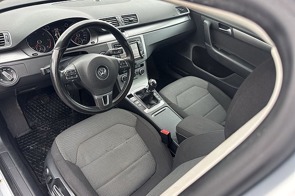 Volkswagen Passat 11 of 17