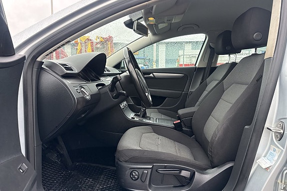 Volkswagen Passat 12 of 17