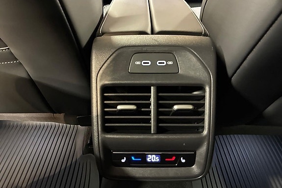 Volkswagen Passat 20 of 23
