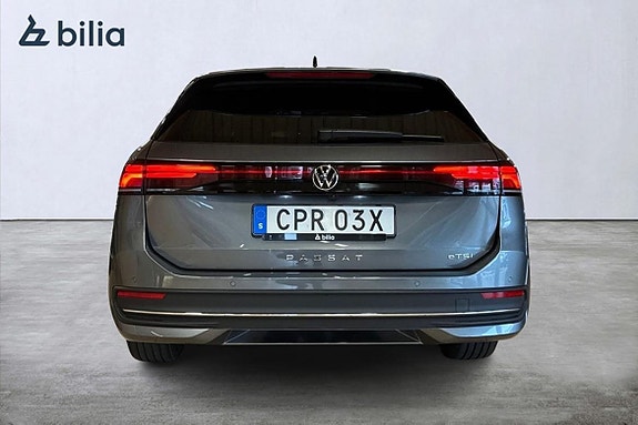 Volkswagen Passat 4 of 23