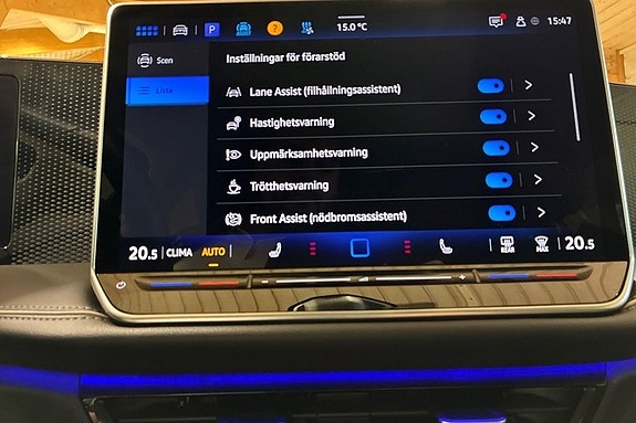 Volkswagen Passat 12 of 23