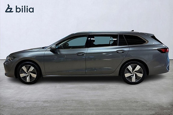 Volkswagen Passat 3 of 23