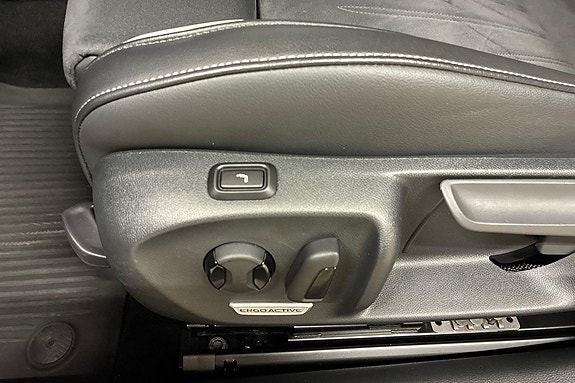 Volkswagen Passat 10 of 23
