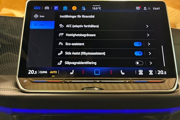Volkswagen Passat 13 of 23
