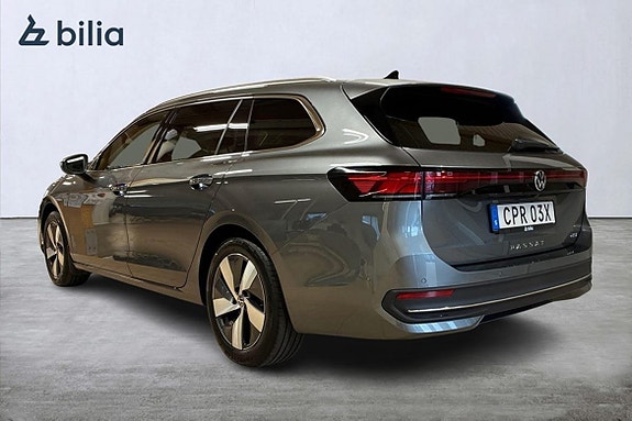 Volkswagen Passat 2 of 23
