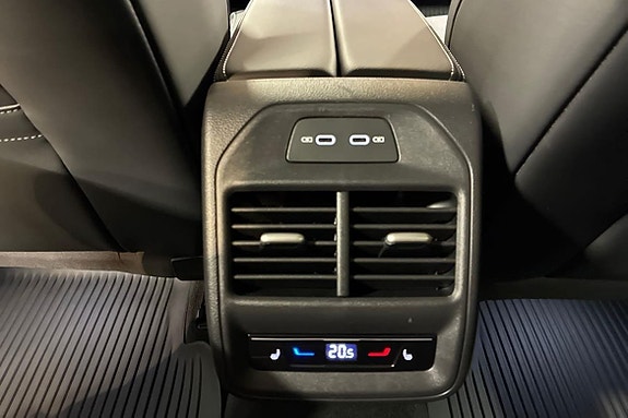 Volkswagen Passat 20 of 23