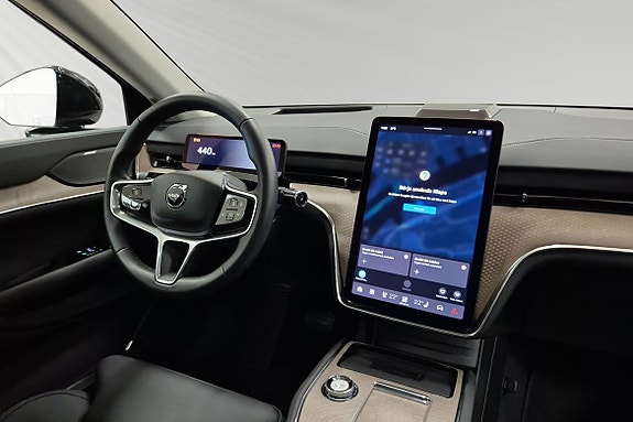 Volvo EX90 10 of 15