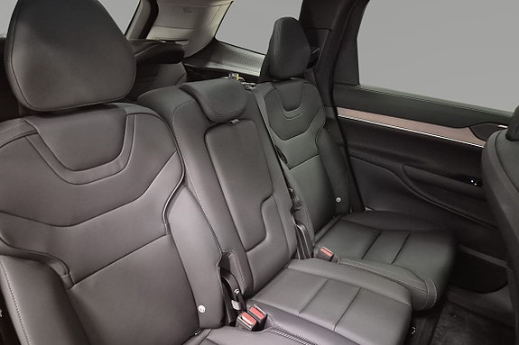 Volvo EX90 11 of 15