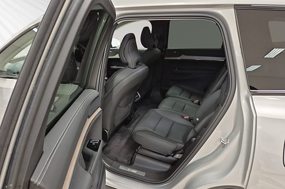 Volvo EX90 8 of 15
