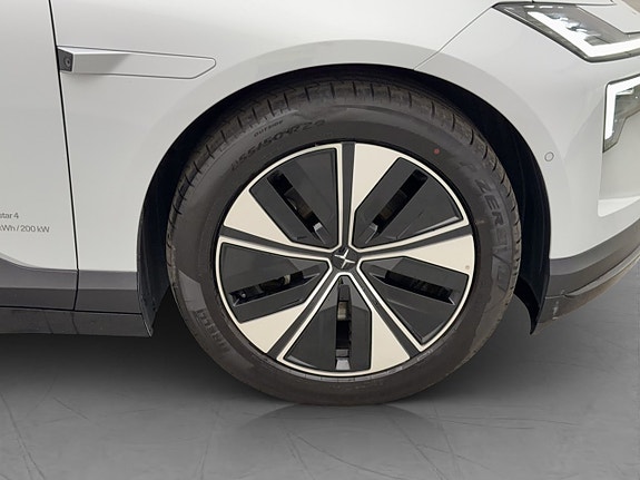Polestar 4 11 of 30