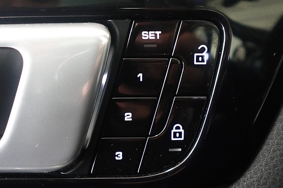 Porsche Cayenne 18 of 27